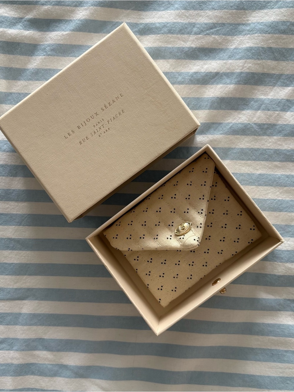 Sezane Colombe Earrings Gold Plated Metal New with Pouch & Box Rare Find - Picture 10 of 15